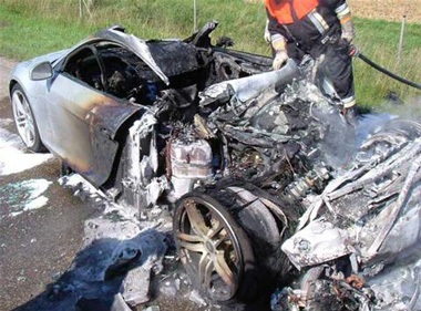 Lái siêu xe không dễ! - 5