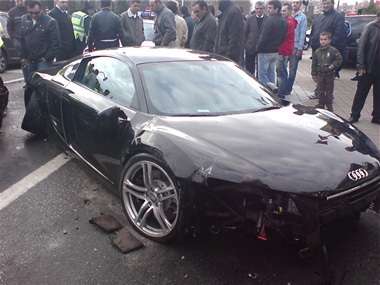 Lái siêu xe không dễ! - 12