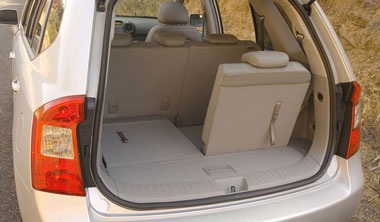 Kia Rondo - Xe minivan cho gia đình nhỏ - 1