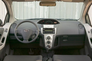 Giá xe Toyota Yaris 2009 bắt đầu từ 12.205 USD - 5 Giá xe Toyota Yaris 2009 bắt đầu từ 12.205 USD - 5