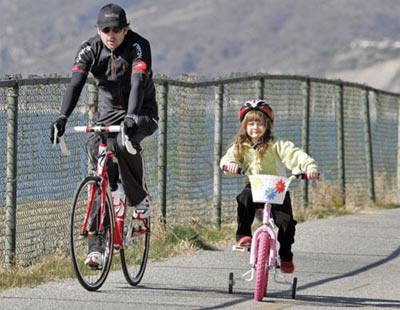 Cha, con và xe đạp - 4