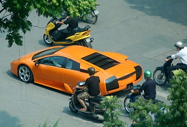 Lamborghini Murcielago bị CSGT kiểm tra tại Hà Nội  - 1