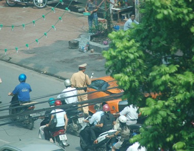 Lamborghini Murcielago bị CSGT kiểm tra tại Hà Nội  - 3