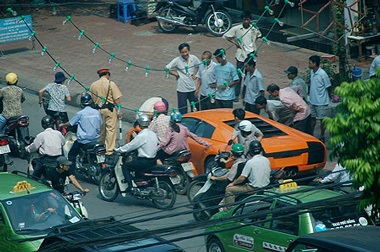 Lamborghini Murcielago bị CSGT kiểm tra tại Hà Nội  - 5