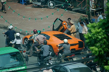 Lamborghini Murcielago bị CSGT kiểm tra tại Hà Nội  - 8