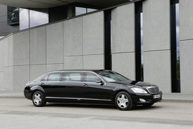 Limousine bọc thép hiệu Mercedes-Benz - 1