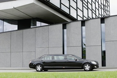 Limousine bọc thép hiệu Mercedes-Benz - 8