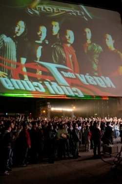 Bức Tường và lời chia tay cuồng nhiệt - 9