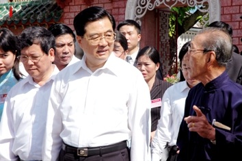 Chùm ảnh Chủ tịch Hồ Cẩm Đào thăm Đà Nẵng, Hội An - 4 Chùm ảnh Chủ tịch Hồ Cẩm Đào thăm Đà Nẵng, Hội An - 4