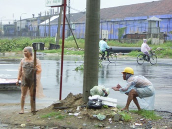 Chạy đua với bão Xangsane - 3