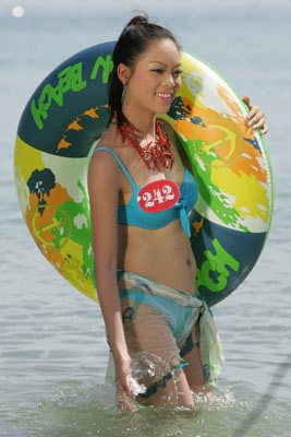 Bikini, người đẹp và biển xanh - 28