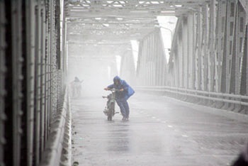 Miền Trung sau cơn bão dữ - 5