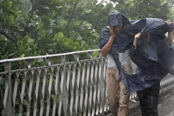 Miền Trung sau cơn bão dữ - 7