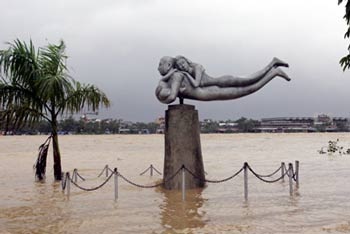 Chùm ảnh: Huế giữa mênh mông nước - 7