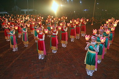 Múa cổ Bài Bông khai hội Yên Tử - 6 Múa cổ Bài Bông khai hội Yên Tử - 6