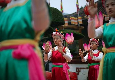 Múa cổ Bài Bông khai hội Yên Tử - 9 Múa cổ Bài Bông khai hội Yên Tử - 9