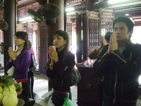 Đi chùa Hà làm lễ… gọi tình - 1 Đi chùa Hà làm lễ… gọi tình - 1