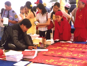 “Ông đồ trẻ” đắt show giữa Sài Gòn - 1