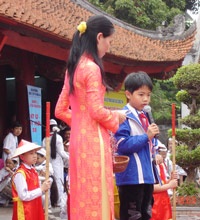 Tưng bừng cuộc thi “Trạng Nguyên nhỏ tuổi” - 1 Tưng bừng cuộc thi “Trạng Nguyên nhỏ tuổi” - 1