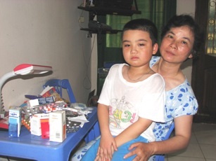 Phát bệnh vì sống gần cơ sở sản xuất nhựa tái sinh - 1