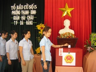 Cử tri cả nước nô nức đi bầu Quốc hội - 12 Cử tri cả nước nô nức đi bầu Quốc hội - 12