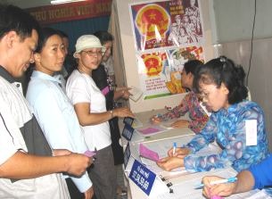 Cử tri cả nước nô nức đi bầu Quốc hội - 4 Cử tri cả nước nô nức đi bầu Quốc hội - 4