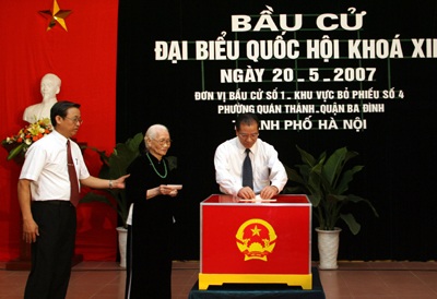 Chùm ảnh: Ngày bầu cử hân hoan - 1