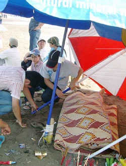 Liên tiếp có học sinh chết đuối tại bãi sông Hồng - 1 Liên tiếp có học sinh chết đuối tại bãi sông Hồng - 1