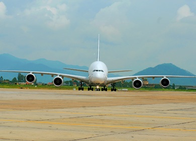 Siêu máy bay A380 trình diễn tại Việt Nam - 1
