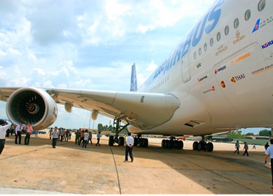 Siêu máy bay A380 trình diễn tại Việt Nam - 2