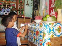 Đám tang của cậu bé quên mình cứu bạn - 1 Đám tang của cậu bé quên mình cứu bạn - 1