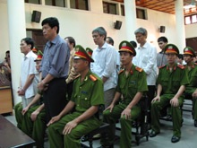 Các “sếp” PMU18 chỉ phải nhận một nửa mức án đề nghị - 2