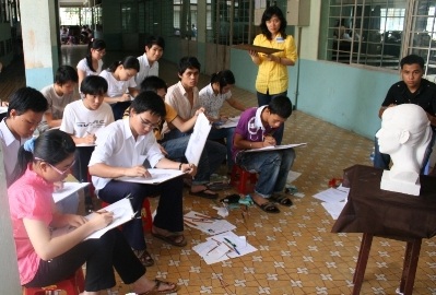 “Đột nhập” buổi thi Vẽ vào trường Kiến trúc - 2