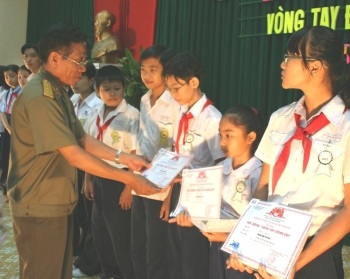 Ấm áp “Vòng tay đồng đội”  - 1