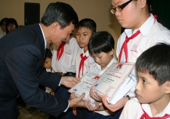 Ấm áp “Vòng tay đồng đội”  - 3