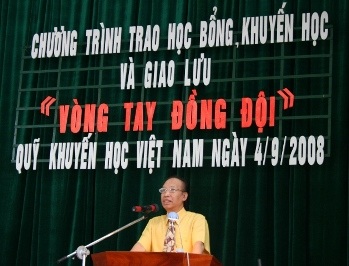 Trao học bổng “Vòng tay đồng đội” lần 1 tại TPHCM - 1 Trao học bổng “Vòng tay đồng đội” lần 1 tại TPHCM - 1