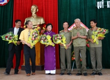 Trao học bổng “Vòng tay đồng đội” lần 1 tại TPHCM - 2 Trao học bổng “Vòng tay đồng đội” lần 1 tại TPHCM - 2