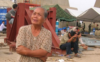 Nhịp dẫn cầu Cần Thơ sập do lún lệch đài móng trụ tạm - 3 Nhịp dẫn cầu Cần Thơ sập do lún lệch đài móng trụ tạm - 3