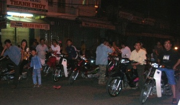 Máu vẫn chảy trên bến Ninh Kiều - 1