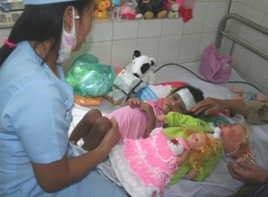 “Mẹ” bé Hảo khai nhận hành vi tàn độc - 2