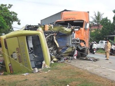 Tai nạn kinh hoàng ở Nghệ An, 16 người chết - 1