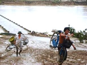 Mịt mù “mắt lũ” Quế Phong - 1 Mịt mù “mắt lũ” Quế Phong - 1