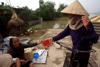 Phóng sự ảnh: 5 ngày ăn ngủ trên đê - 12