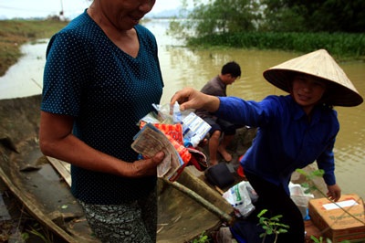 Phóng sự ảnh: 5 ngày ăn ngủ trên đê - 14 Phóng sự ảnh: 5 ngày ăn ngủ trên đê - 14