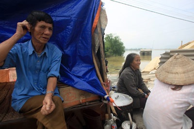 Phóng sự ảnh: 5 ngày ăn ngủ trên đê - 1