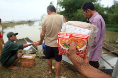 Phóng sự ảnh: 5 ngày ăn ngủ trên đê - 5