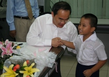 Phó Thủ tướng Nguyễn Thiện Nhân... làm “học sinh” - 1