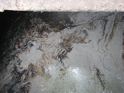 Bắt tại trận xưởng xử lý chất thải đang “giết” sông Đáy - 3