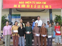 Cứu trợ lũ lụt miền Trung tháng 10/2007