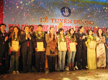 Hơn 200 SV nhận giải thưởng “Sao tháng Giêng” - 1 Hơn 200 SV nhận giải thưởng “Sao tháng Giêng” - 1